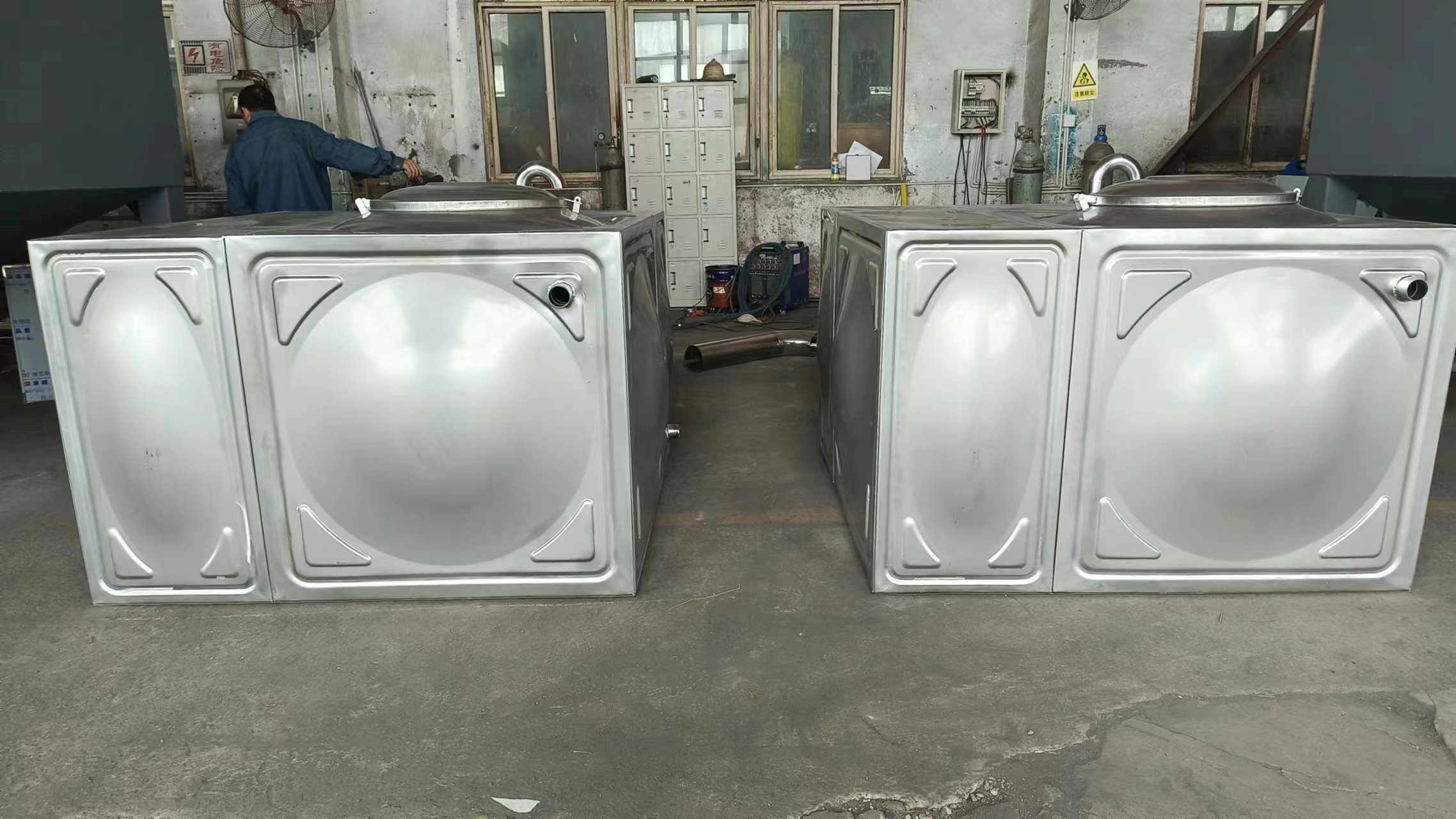 304不锈钢膨胀水箱