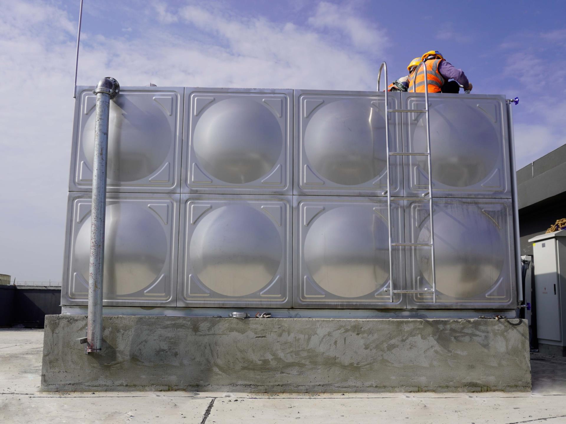 写字楼楼顶不锈钢生活水箱