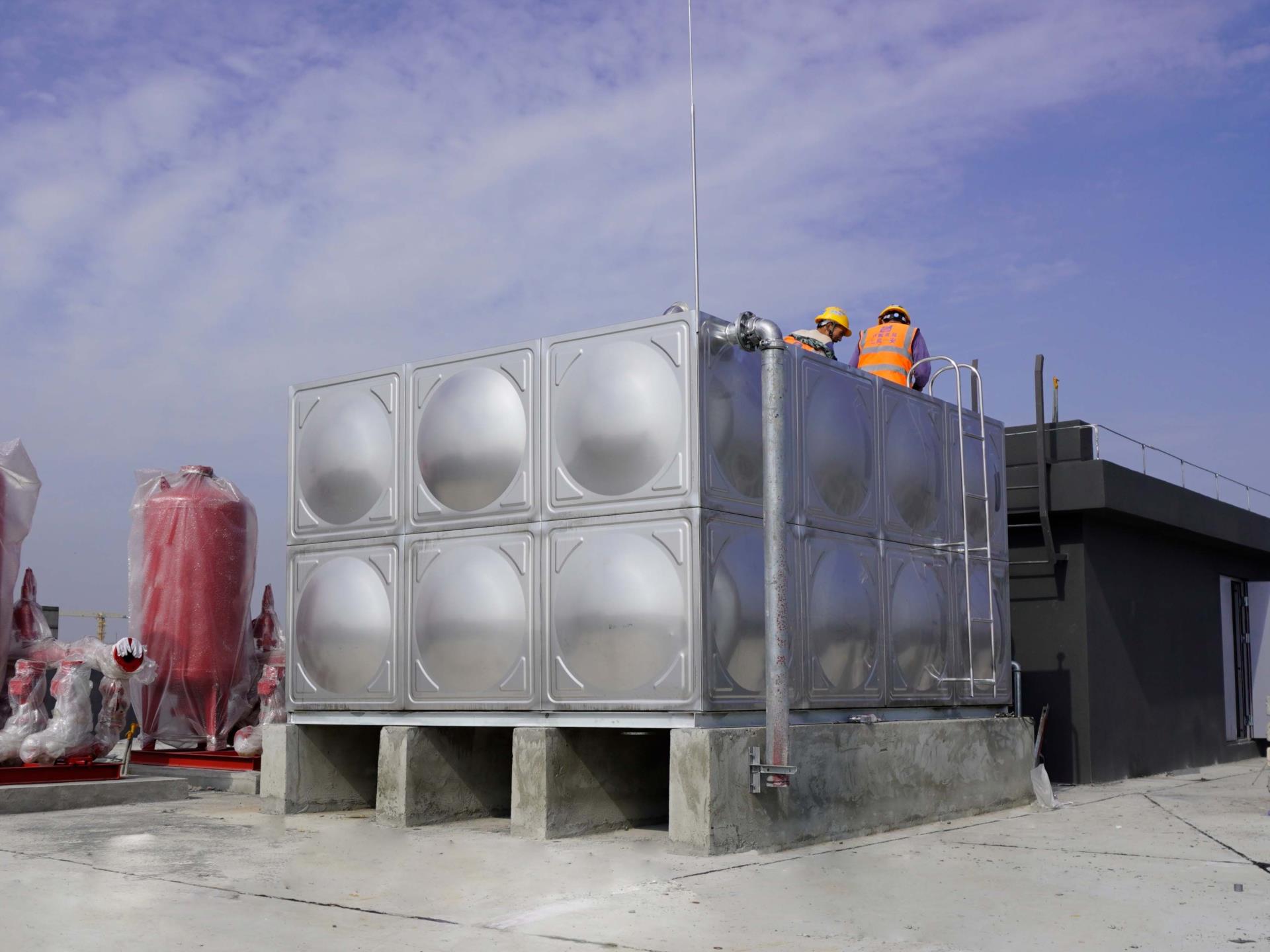 写字楼楼顶不锈钢生活水箱