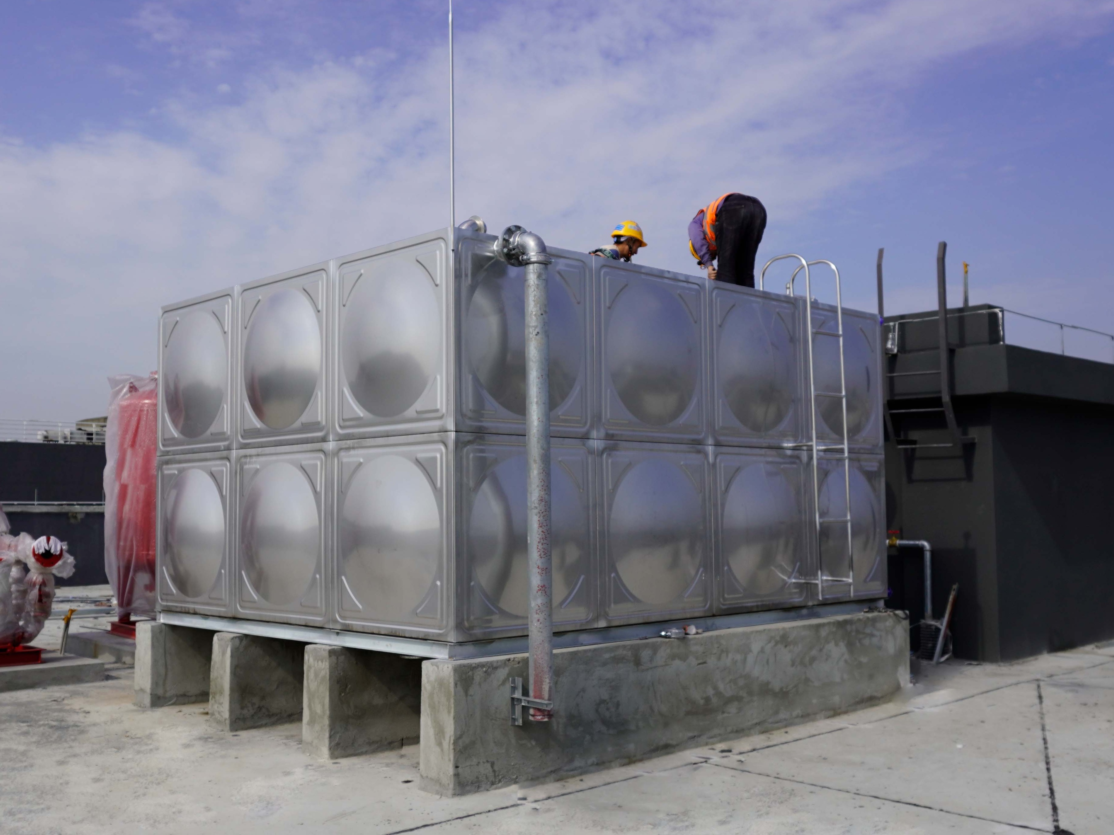 写字楼楼顶不锈钢生活水箱